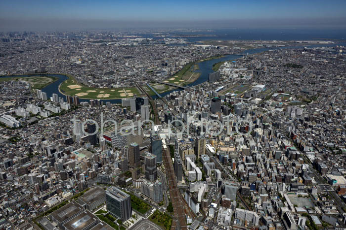 川崎駅周辺より多摩川河口方面(202453)