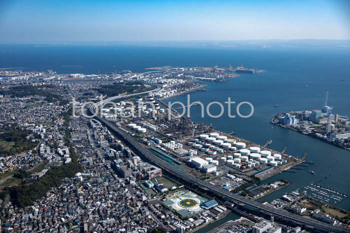 磯子付近より根岸地区の京浜コンビナード(20241103)