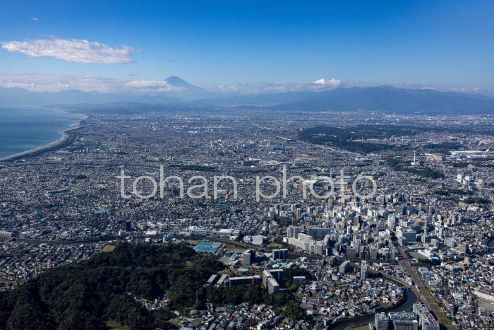 藤沢駅と街並みより富士山(20241103)