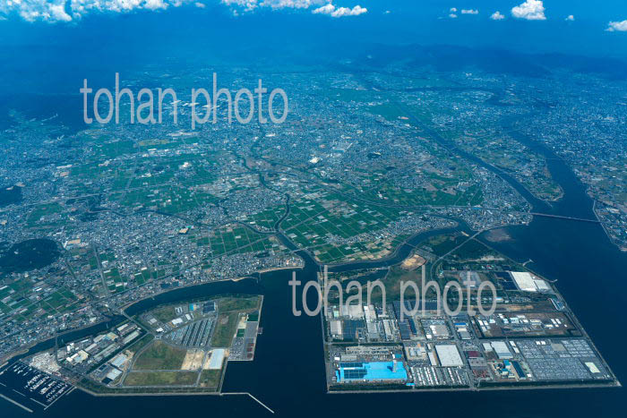 三河湾より豊橋平野(豊川市の全景街並み)