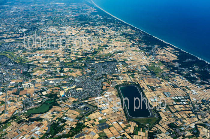 万場調整池と周辺の畑