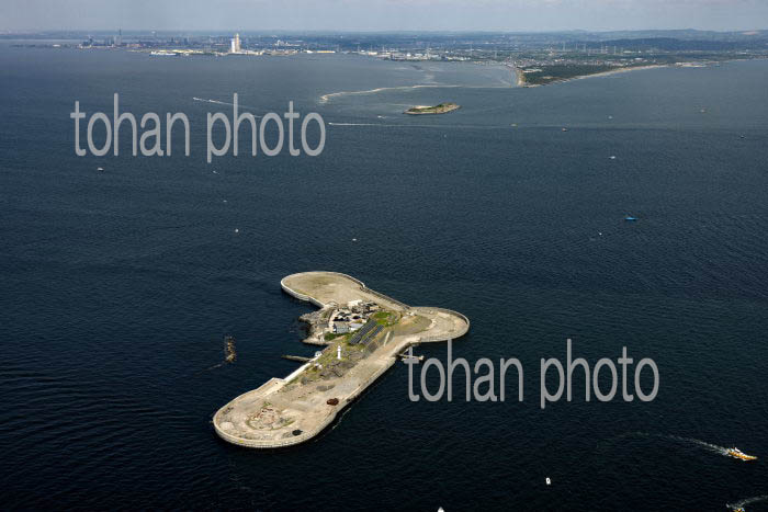 第二海堡より第一海堡と富津岬方面