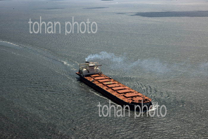 LNG燃料で運行する貨物船