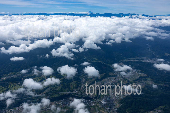 下仁田IC(上信越自動車道)付近より富士山