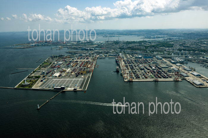 本牧ふ頭より南本牧ふ頭コンテナターミナル方面