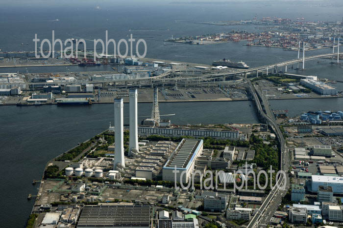 JERA横浜火力発電所周辺より大黒JCTと横浜港
