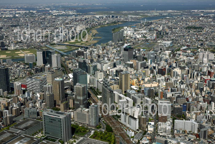 川崎駅と川崎の街並み