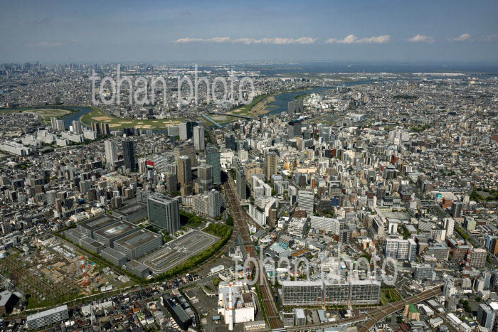 川崎駅と川崎の街並み