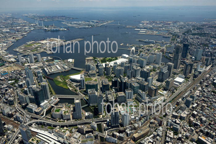 横浜駅とみなとみらい地区より横浜港