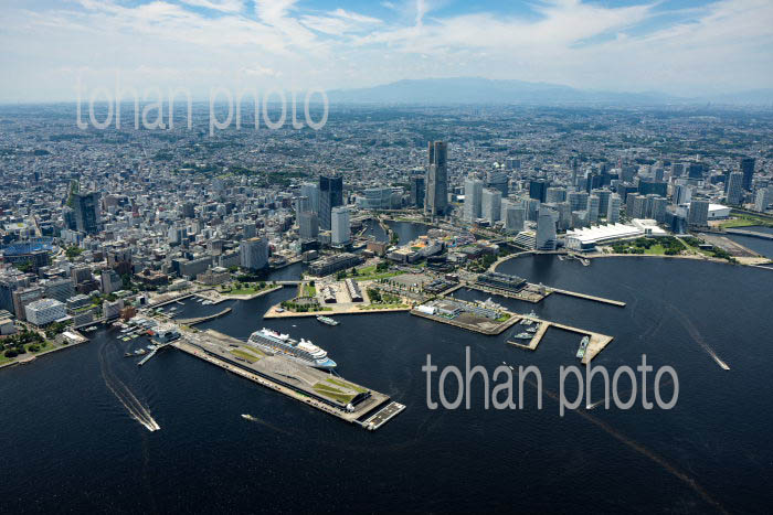 横浜港より横浜の街並み