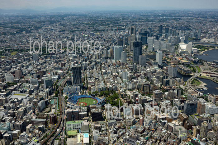 関内駅,横浜スタジアム周辺よりみなとみらい地区と横浜港方面