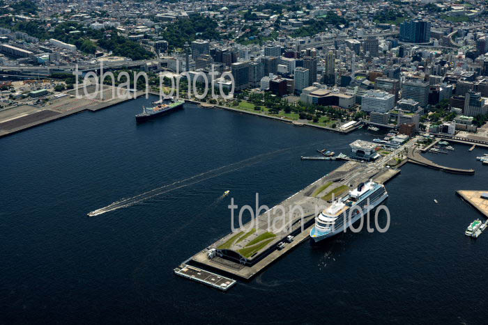 横浜大桟橋旅客船ターミナル,客船飛鳥Ⅲと山下公園周辺
