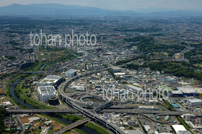 第三京浜道路(港北IC,横浜港北JCT)と物流倉庫群