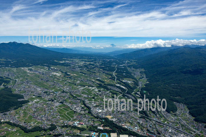 茅野市周辺より甲州街道と富士山