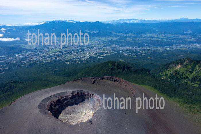 浅間山火口付近(日本百名山)より佐久平方面