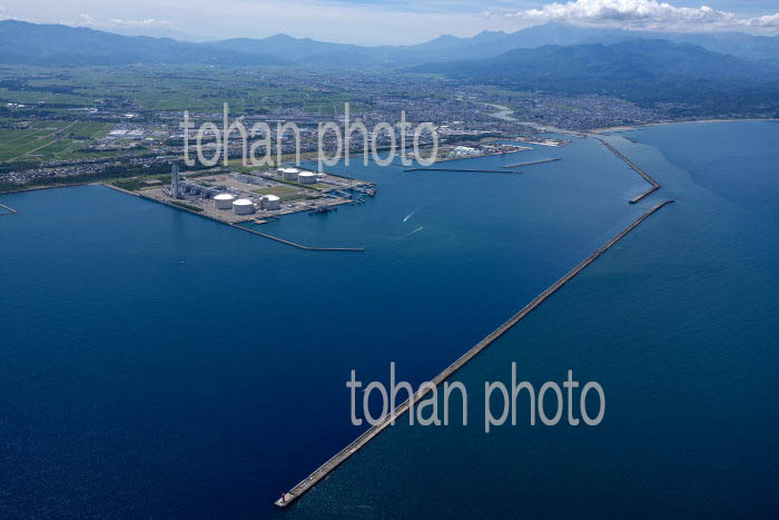 直江津港より直江津駅の街並みと高田平野