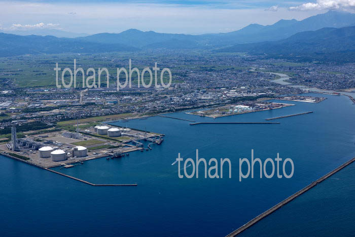直江津港より直江津駅の街並みと高田平野