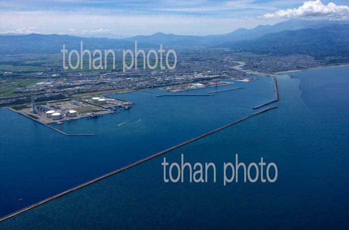 直江津港より直江津駅の街並みと高田平野