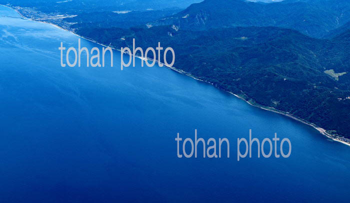 親不知(海岸より糸魚川市方面)