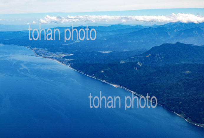 親不知(海岸より糸魚川市方面)
