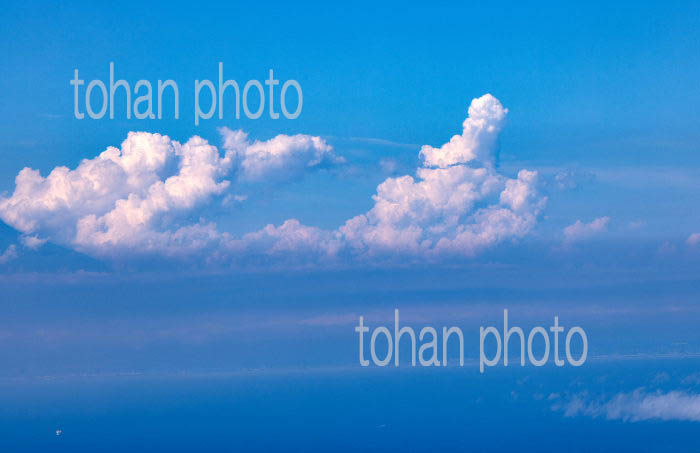 積乱雲(ゴジラとガメラのイメージ)