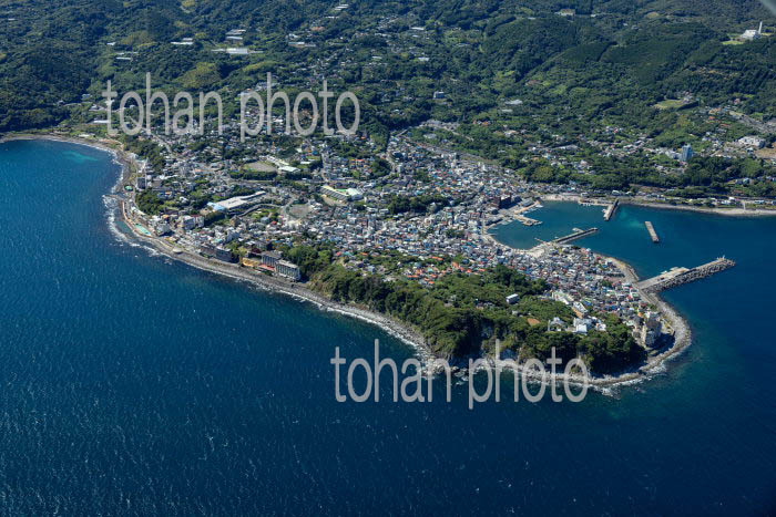 伊豆稲取駅と稲取の町並み
