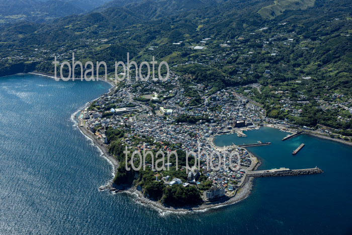 伊豆稲取駅と稲取の町並み
