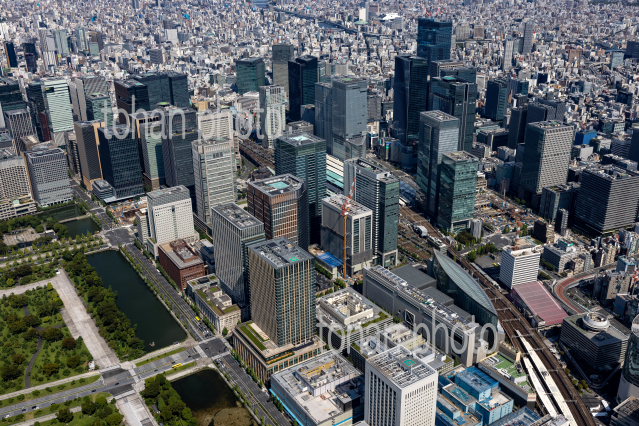 有楽町駅,丸の内のビル群と東京駅周辺