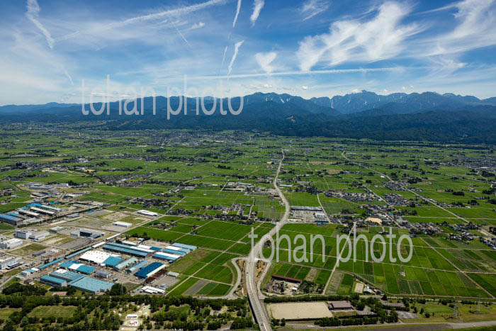 富山平野(中新川郡立山町周辺より北アルプス)
