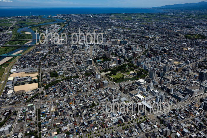 富山城,富山県庁周辺より富山駅方面の街並み