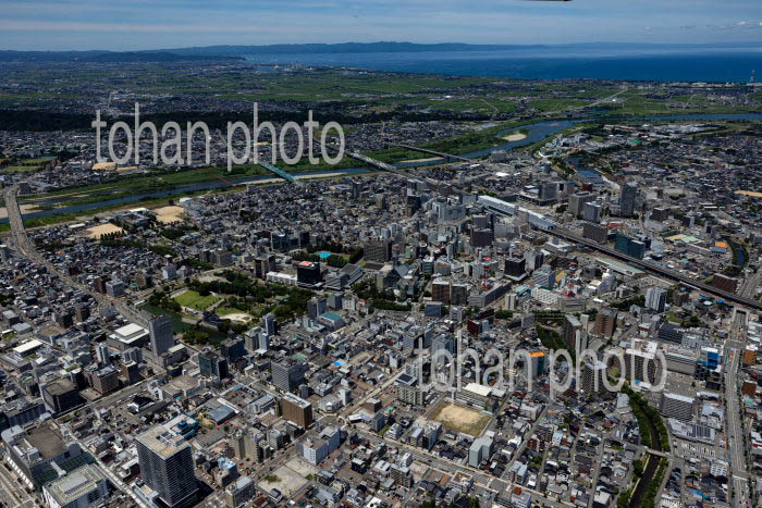 富山城,富山県庁周辺より富山駅方面の街並み