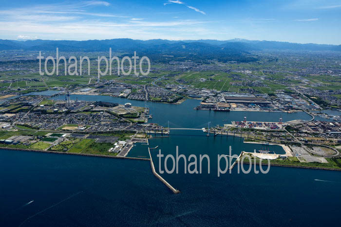 富山湾より富山新港