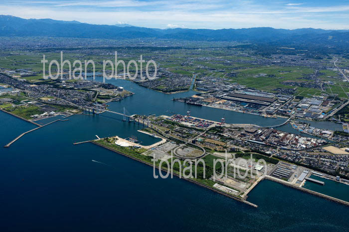 富山湾より富山新港