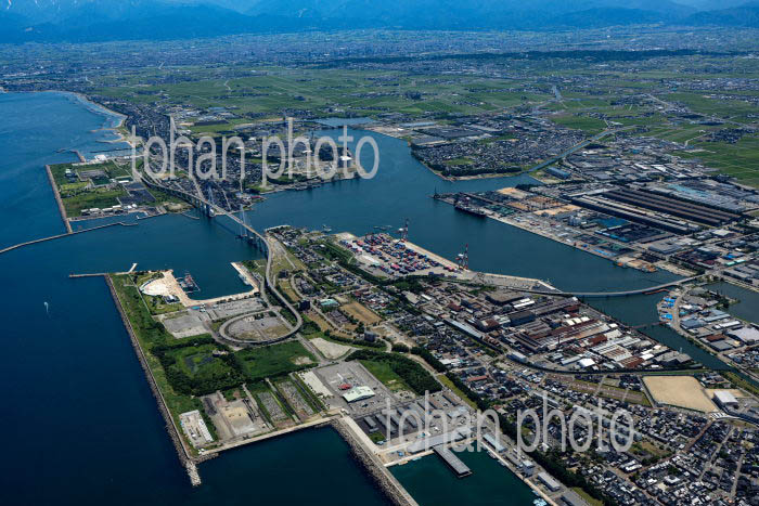 富山湾より富山新港