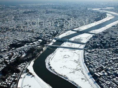 雪景色の多摩川と多摩川駅,丸子橋周辺-20130115