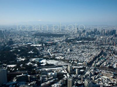 雪景色の四谷周辺より新宿方面(東京都新宿区)-201301