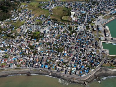 強風台風15,19号で屋根が飛ばされた町並み(千葉県館山市船形)201910