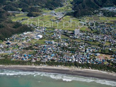 強風台風15,19号で屋根が飛ばされた町並み(千葉県南房総岩井)201910