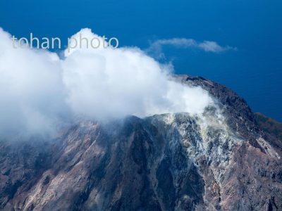 硫黄島(薩摩硫黄島)硫黄岳の火口-鹿児島