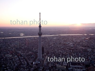 日の出直後の東京スカイツリー-東京