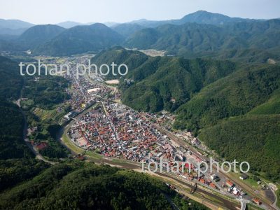 津和野駅と津和野市街地と中国山脈の山並み-山口