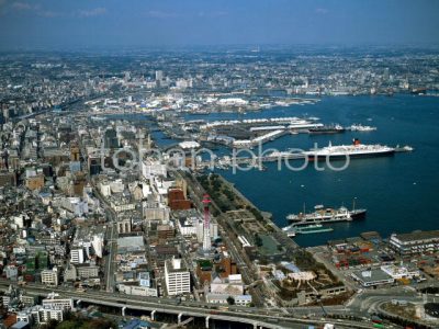 山下公園と横浜港-(1989,03）