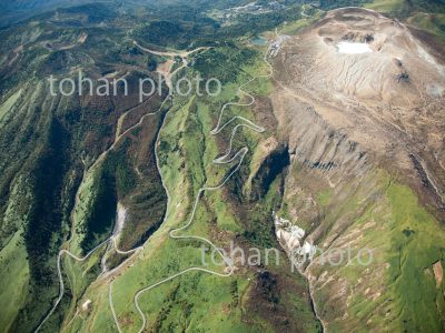 国道292号線と白根山と湯釜