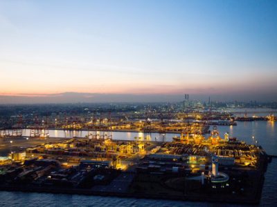 夕景の本牧ふ頭より横浜の街並み(横浜市中区)