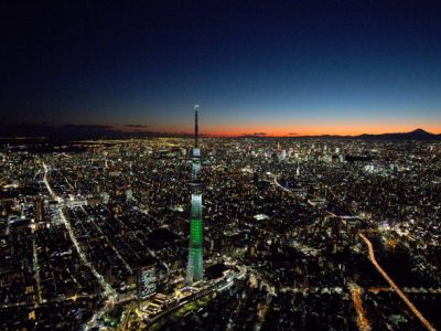 夜の東京スカイツリーより東京の街並みと富士山(東京都墨田区)