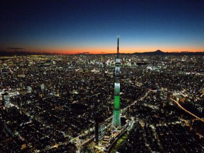 夜の東京スカイツリーより東京の街並みと富士山(東京都墨田区)